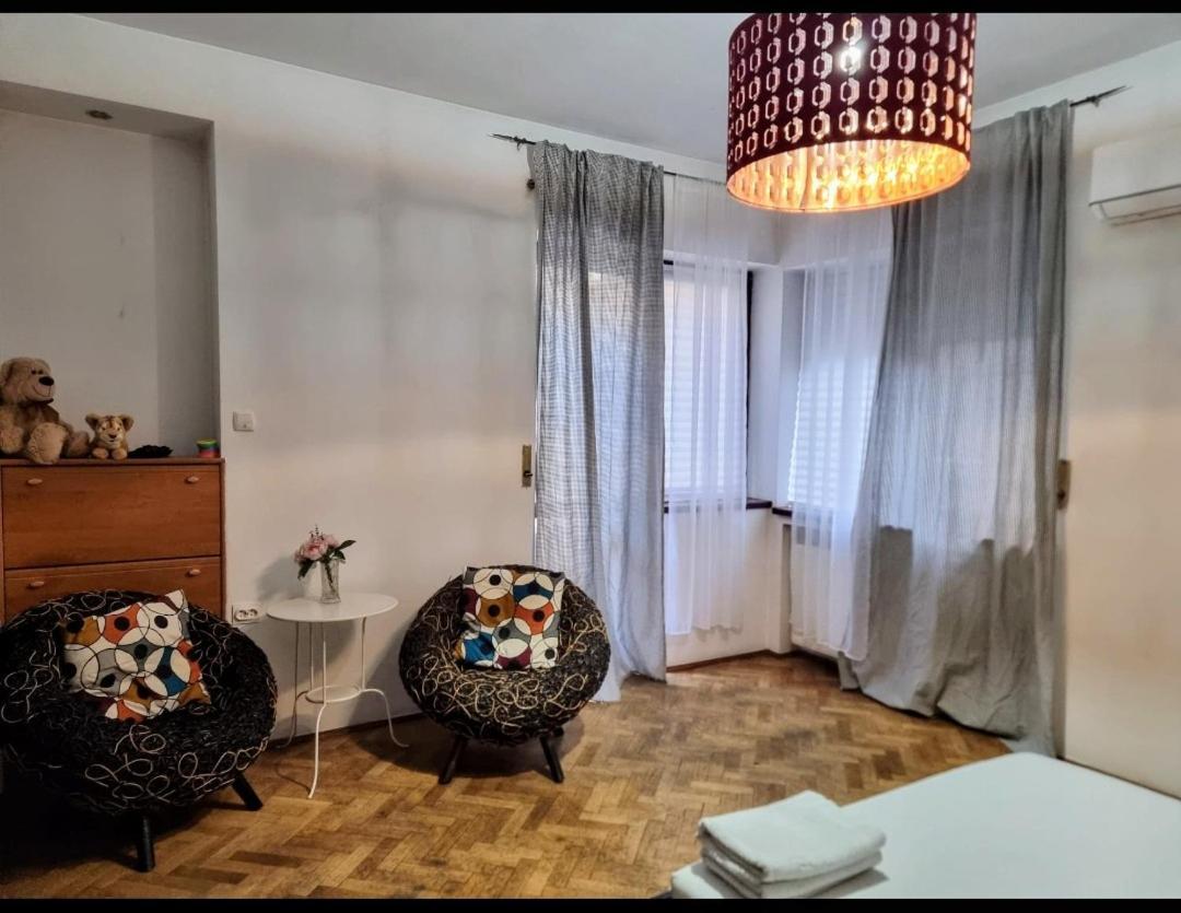 The Flat Of Sillence Piata Romana בוקרשט