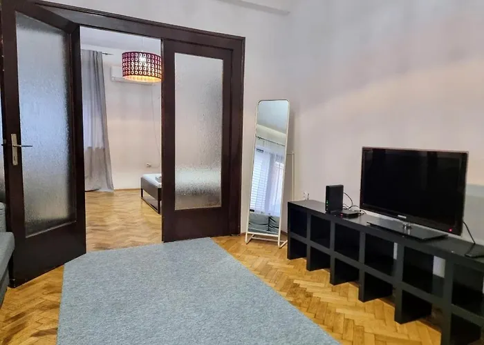 The Flat Of Sillence Piata Romana